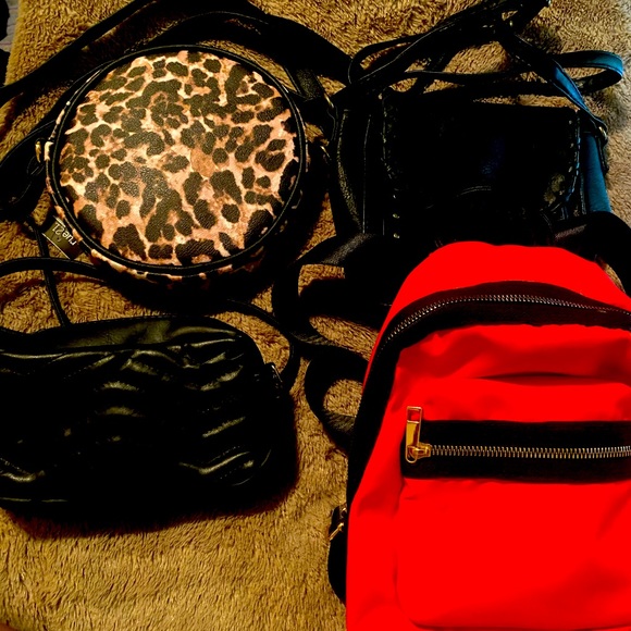 Small shoulder purses and a small red backpack - Picture 1 of 2